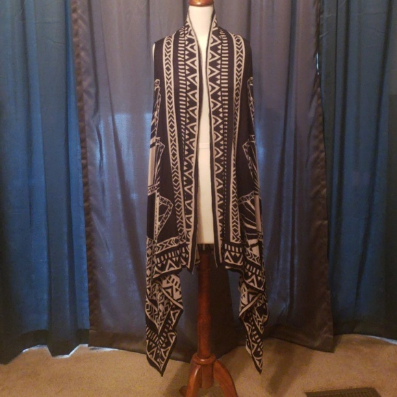 Chic Sleeveless Cardigan - Picture 1 of 7